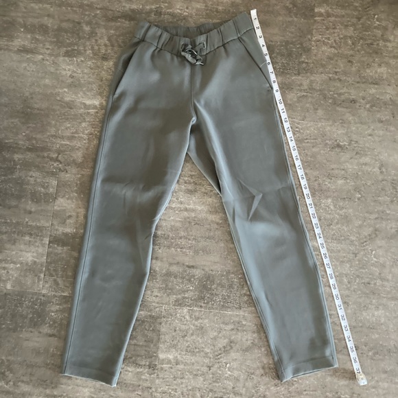 Lululemon On The Fly 7/8 - Size 2 Woven - Picture 4 of 6